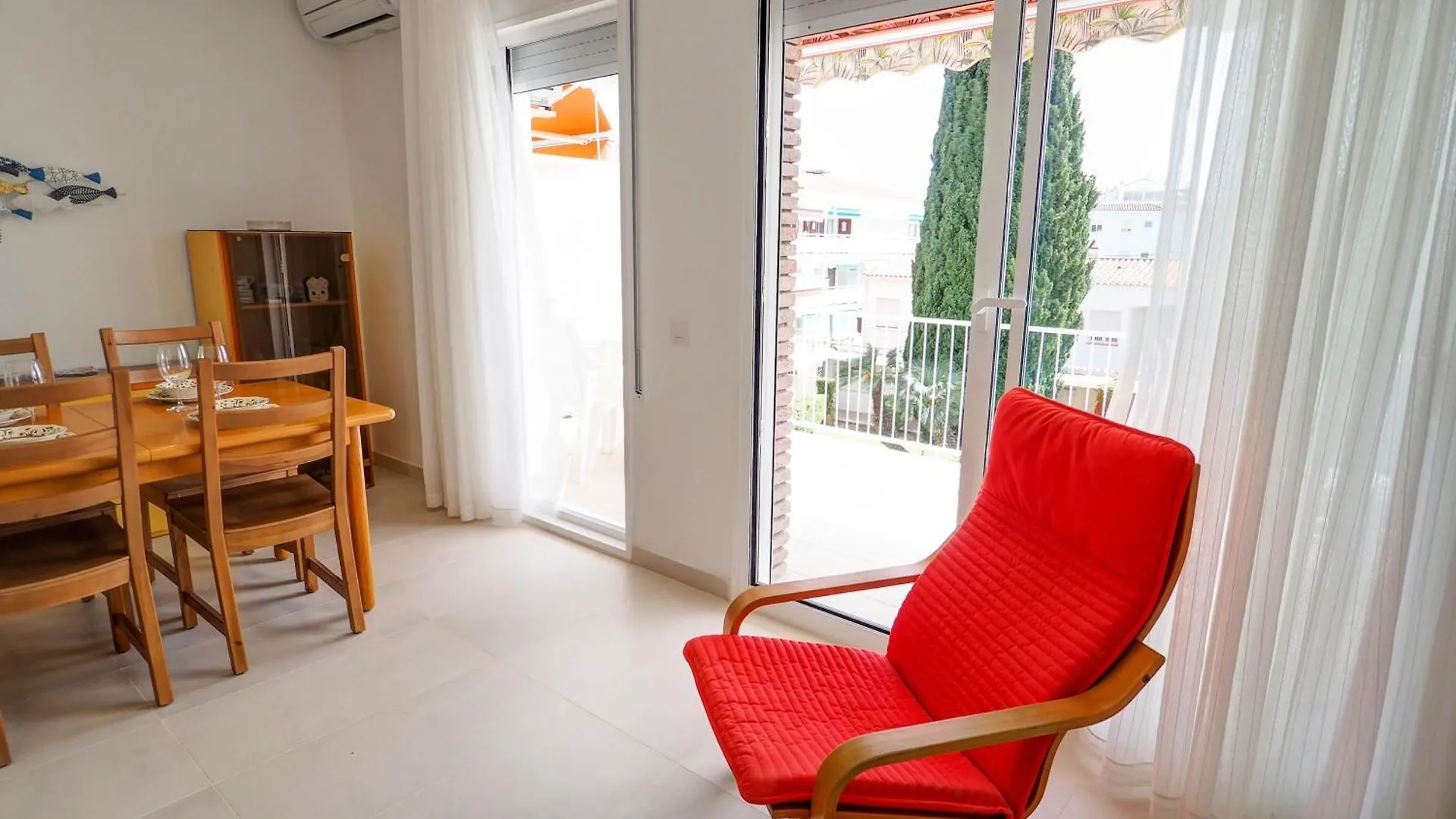 شقة Sitges With Pool Near Beach By Hello Homes سيدجيس
